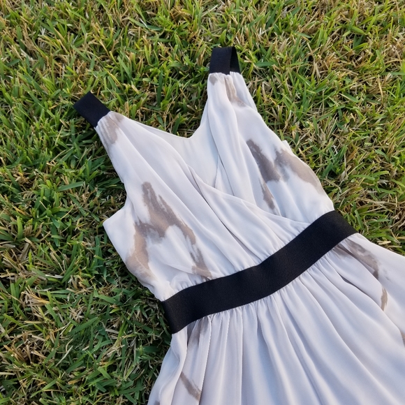 Express cream color with black accents maxi dress - Picture 6 of 8